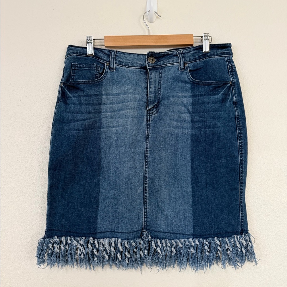 Dark Blue Two-Tone Denim Mini Skirt with Frayed Hem W001